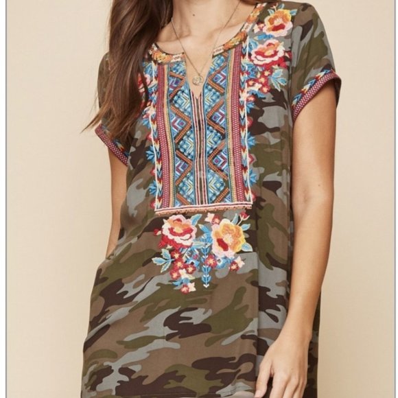 Camo Embroidered Blouse - Plus Size - Picture 2 of 4